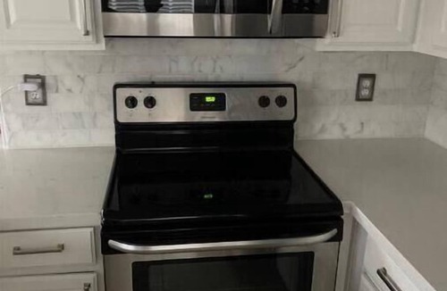 Rancho Gabriela House | Urban “Desert Oasis” Cheerful Residential Home