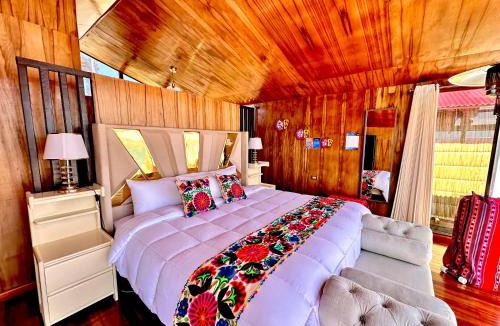 Puno Cabin | Uros Qhantany Lodge