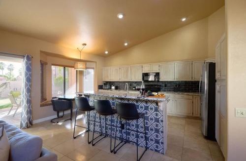 Paradise Park Vista House | Valletta-Sparkling Pool-Game Room-Putting Green