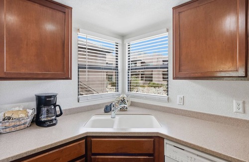 Tucson Condo | Ventana Canyon Charm - Golf and Mountain Views