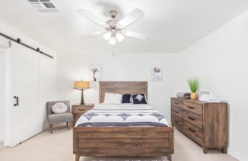 Maryvale House | Vernon House -Cozy Vacation Home Near State Farm Stadium with Gym-Kitchen-Free Parking
