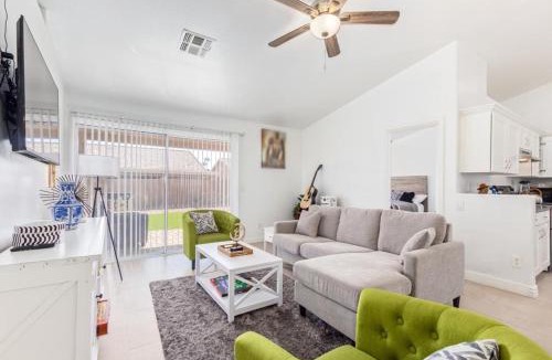Maryvale House | Vernon House -Cozy Vacation Home Near State Farm Stadium with Gym-Kitchen-Free Parking