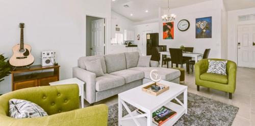 Maryvale House | Vernon House -Cozy Vacation Home Near State Farm Stadium with Gym-Kitchen-Free Parking