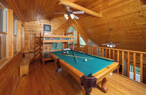 Sevierville Cabin | Very Private Cabin w/Amazing Views! Pool, Fishing, Putt Putt, Golf, Hikes!
