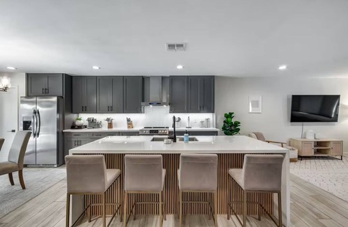South Scottsdale Villa | Vesper | Pool, Casita, Fire Pit, Turf Yard, Sleeps 20 | Old Town Scottsdale