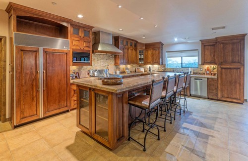 Fountain Hills House | VIEWS, Heated Pool, Hot Tub, Pool + Ping Pong Tables, Putting Greens, Corn Hole, Casita