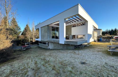 Kopavogur Villa | Villa by the lake Elliðavatn - Birta Rentals