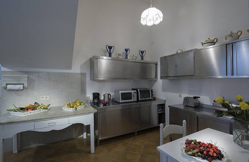 Positano Villa | Villa Carinzia: A splendid two-story villa which faces the sun and the sea, with Free WI-FI.