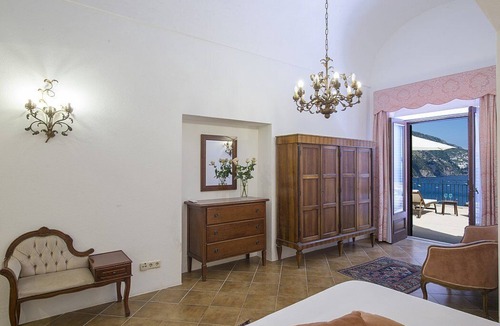 Positano Villa | Villa Carinzia: A splendid two-story villa which faces the sun and the sea, with Free WI-FI.