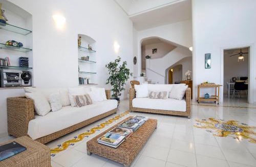 Erchie House | Villa dei Limoni con terrazza e discesa a mare