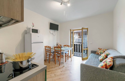 Ville del Monte Apartment | Villa Pastoedo Ap. Verde - Balcony & Mountain Views, Tenno, Italy