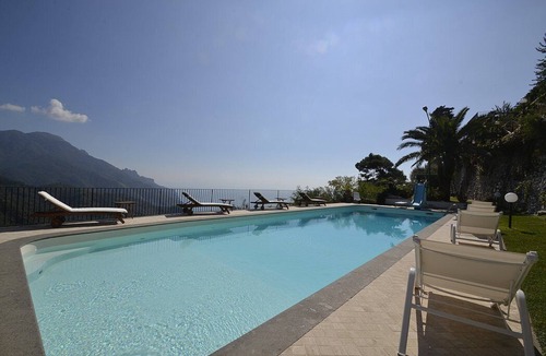 Ravello Villa | Villa Stilnovo: A splendid and luminous two-story villa which faces the sun and the sea, with Free WI-FI.