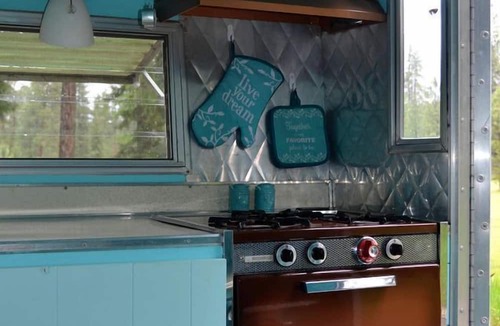 Thompson Falls House | Vintage Camper Rental Perfect for Glamping in Montana