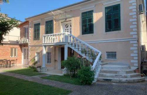 Shkoder Bed & Breakfast | Vintage Villa