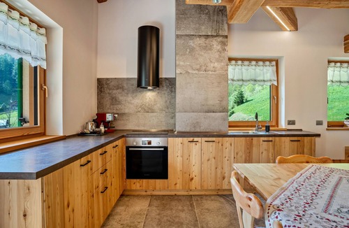 Rabbi Apartment | 'Volo Dell'aquila' Apartment with Private Sauna and Mountain Views