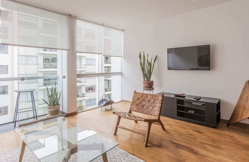 Chacarilla-Santa Cruz Apartment | w*| Amazing 2BR with Balcony in Miraflores