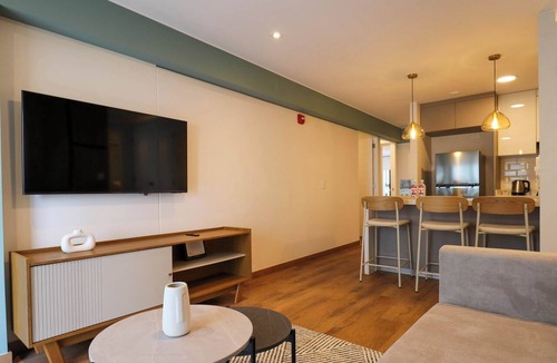 Leuro Apartment | w* | Group-Friendly 3BR w/Balcony in Miraflores