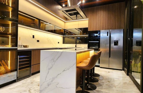 Salas House | w* | Private 4BR Getaway with Pool & Cinema in Ica