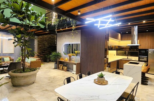 Salas House | w Private 4BR Getaway With Pool Cinema
