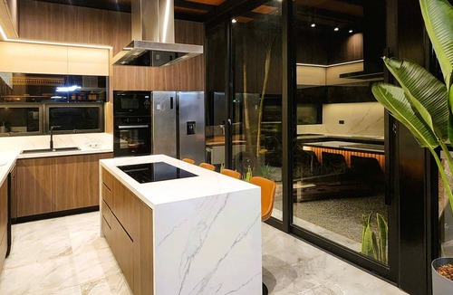 Salas House | w Private 4BR Getaway With Pool Cinema