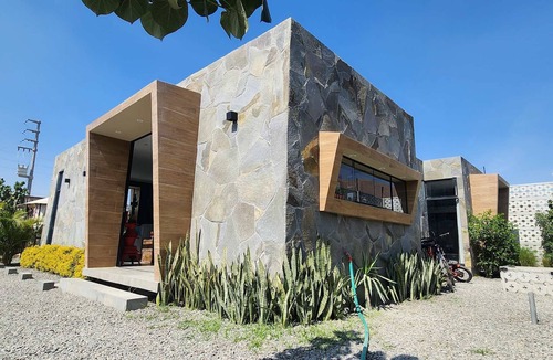 Salas House | w Quiet 2BR Country Villa w Private Pool Games