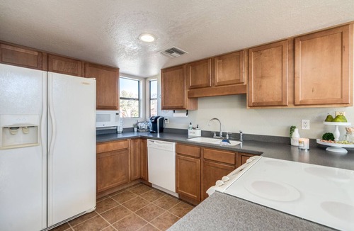 Tucson Condo | Wake Up to Majestic Mountain Views in a Vaulted 2BR 2 BATH cozy getaway!