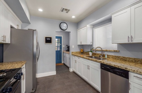 South Scottsdale House | Walk to Old Town - Scottsdale Home with Pool