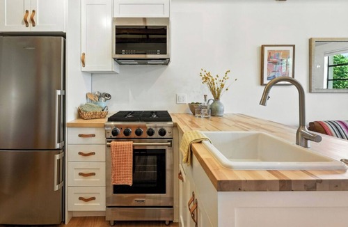 Lower Arapahoe Apartment | Walkable Boulder Apt/Steps from Trails + Parks/30+ night minimum