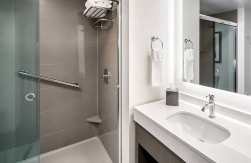 Tempe Hotel | Walkable Tempe Gem – Pool, Gym, Near Trails, Mill Ave & Local Hotspots