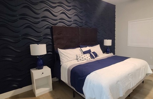 Campus Farm Apartment | Walking distance to the St Philip's Plaza