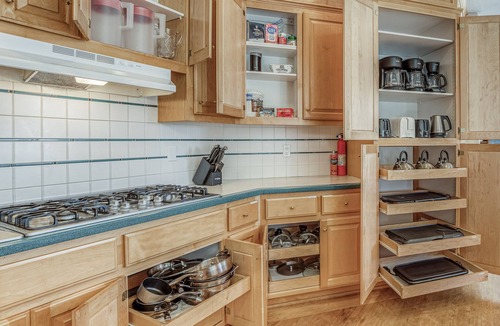 Clinton House | Water-view estate with on-site entertainment & 3 kitchens - events welcome
