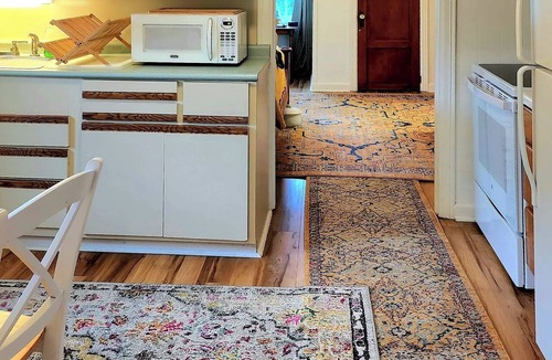 Limekiln Apartment | Waterfront 1 Bedroom Design Apt, 10 minutes to Santander Arena