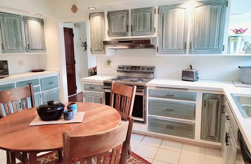 Limekiln Apartment | Waterfront Luxury Apt & Balcony, 10 minutes to Santander Arena