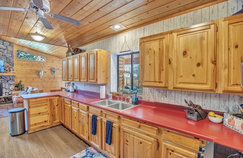 Payson Cabin | Welcome to Heavenly Hollow! Your Good Dog Friendly Retreat!