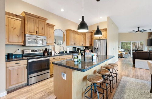 Highland Pines House | Welcome to your perfect forest retreat!