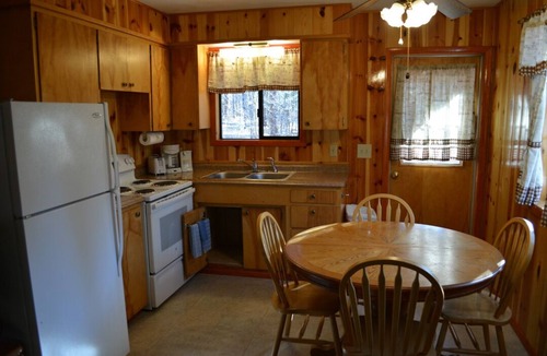 Pinetop-Lakeside Cabin | Whispering Pines - Cabin 10 (2 Bedroom)