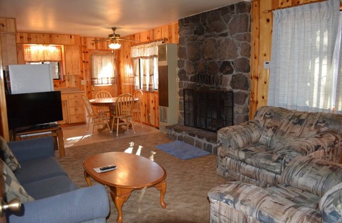 Pinetop-Lakeside Cabin | Whispering Pines - Cabin 10 (2 Bedroom)