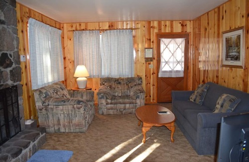 Pinetop-Lakeside Cabin | Whispering Pines - Cabin 10 (2 Bedroom)