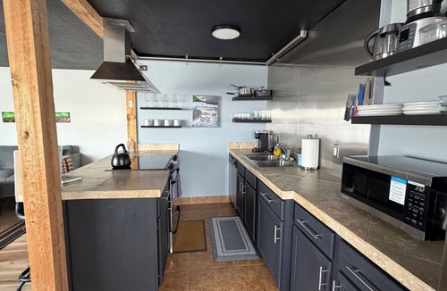 Downtown Anchorage Condo | Wolf’s Downtown Den 2 STR20260037
