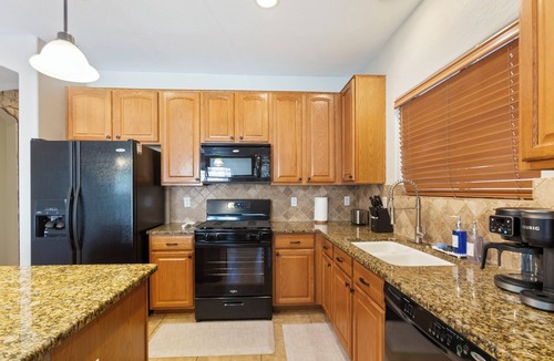 Mesa House | Wonderful Ranch Home with serene backyard and outdoor pool in Mesa