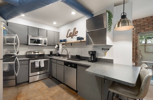Pierson Place Historic District House | Work ready Mezzanine | BBQ + Pool | Pierson Street