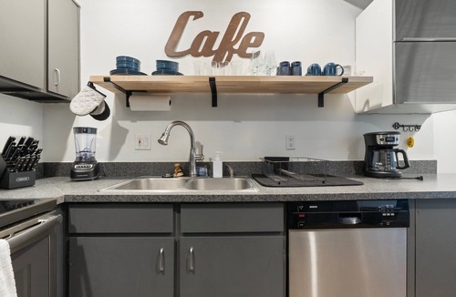 Pierson Place Historic District House | Work ready Mezzanine | BBQ + Pool | Pierson Street