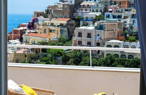 Positano City Centre House | YELLOW CASA DAMA In the Center of Positano with beautiful view