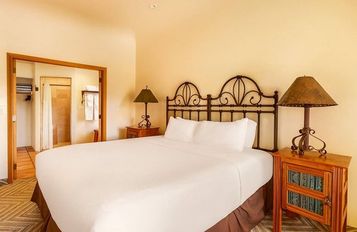 Cave Creek Hotel | Your Cave Creek Paradise! Full Kitchen, Outdoor Pool, Free Parking!