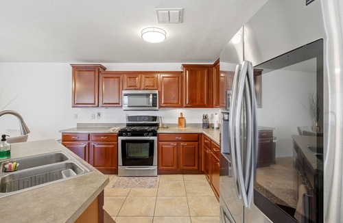 Green Valley House | Your Cozy Desert Retreat – Pool Fire Pit Convenient Location