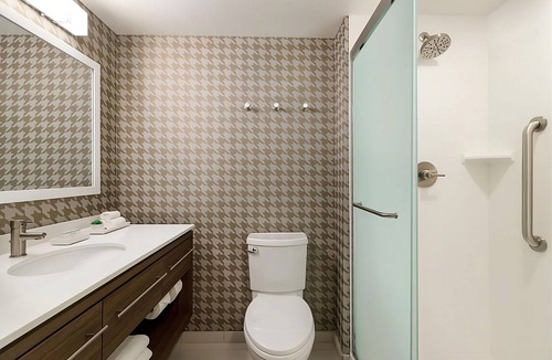 East Mesa Hotel | Your Dream Stay! Free Breakfast, Swimming Pool, Free Parking, Pets Allowed!