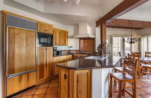 Cave Creek Hotel | Your Home Away from Home! Full Kitchen, Swimming Pool, Free Parking!