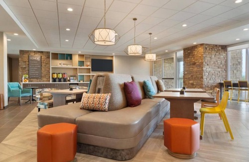East Mesa Hotel | Your Private Retreat! Outdoor Pool, Free Breakfast, Pets Allowed, Free Parking!