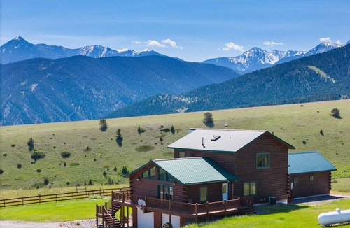 Wineglass House | Your Yellowstone adventure, log home for extended families, spectacular views