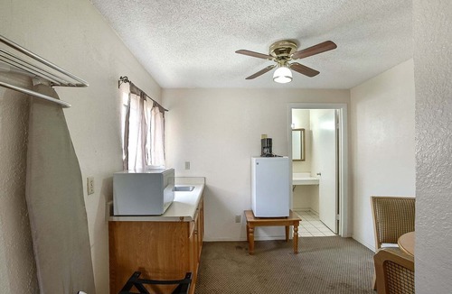 Yuma Apartment | Yuma AZ|Cozy Queen Bed